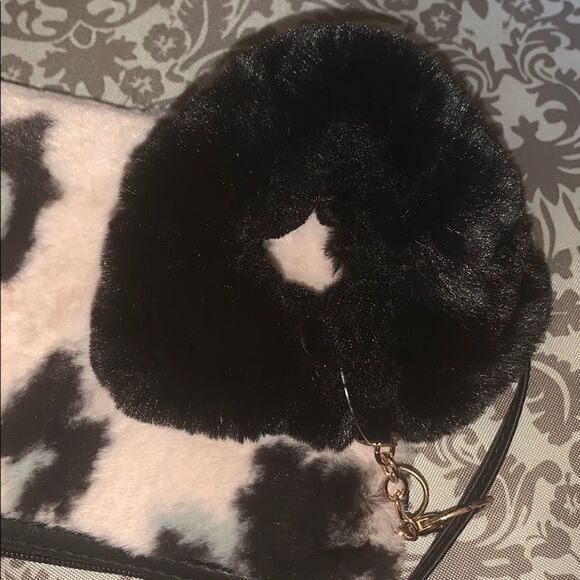 Fur wristlet  - Picture 5 of 6
